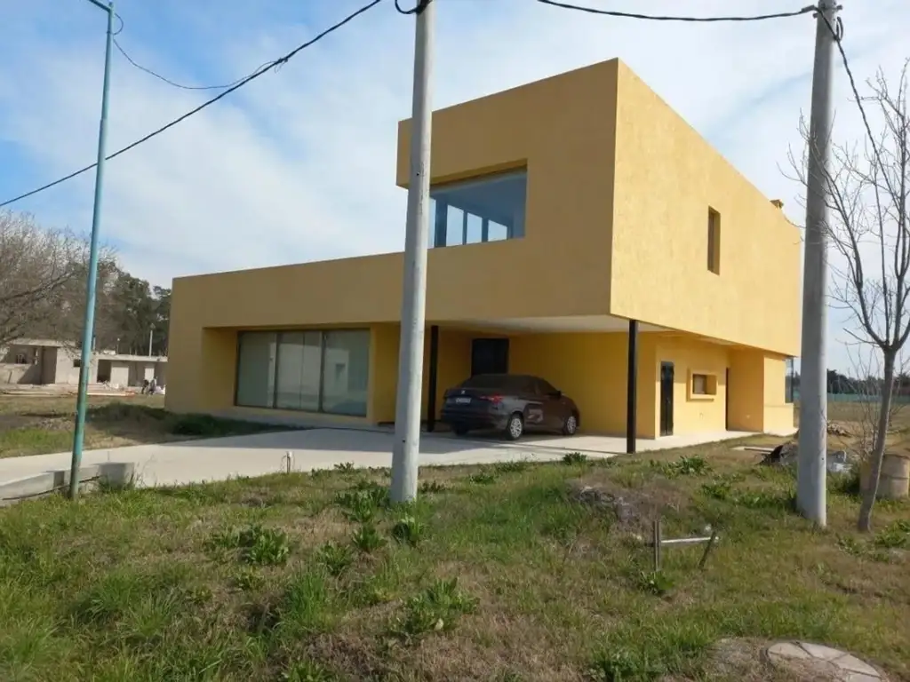 467 E/ 138 Y 141: CASA EN BARRIO LAS CAROLINAS