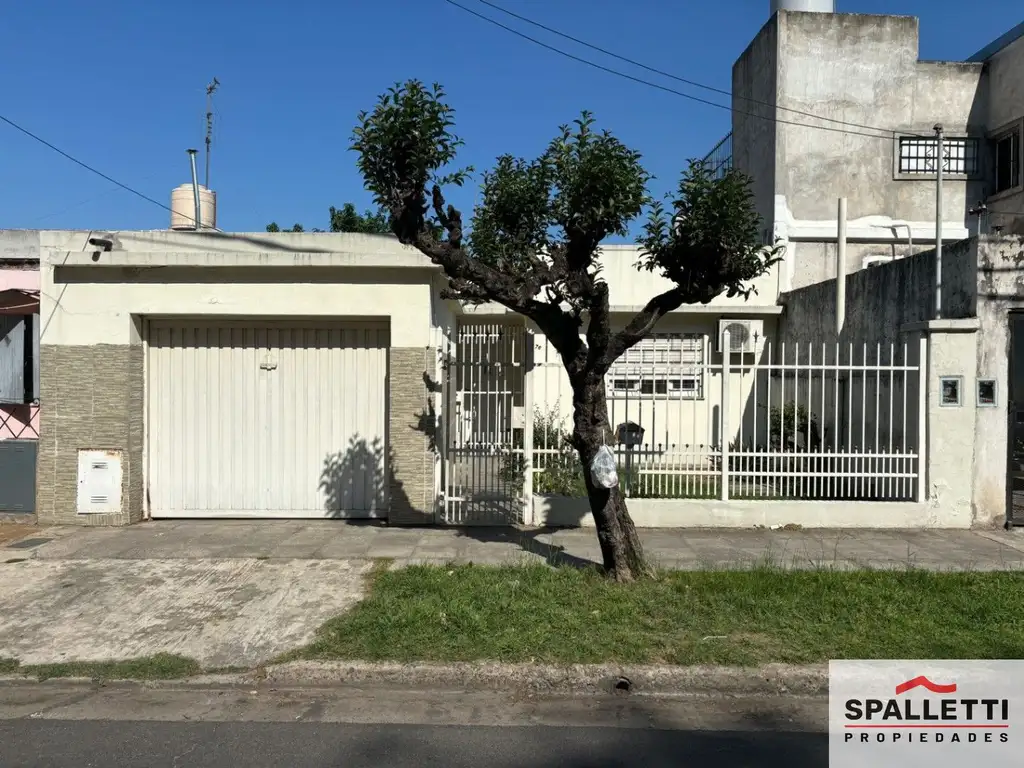 Casa en venta de 2 dormitorios c/ cochera en San Justo