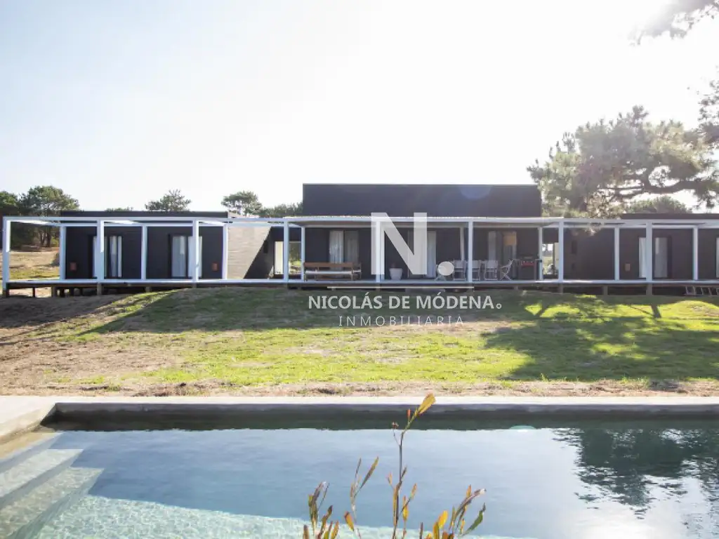 Casa en Laguna Escondida, Jose ignacio de 4 dormitorios, con piscina.