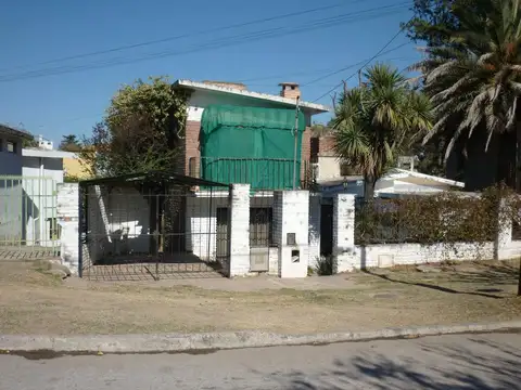 Casa y 2 departamentos - La Paz al 200 - La Quinta - Villa Carlos Paz