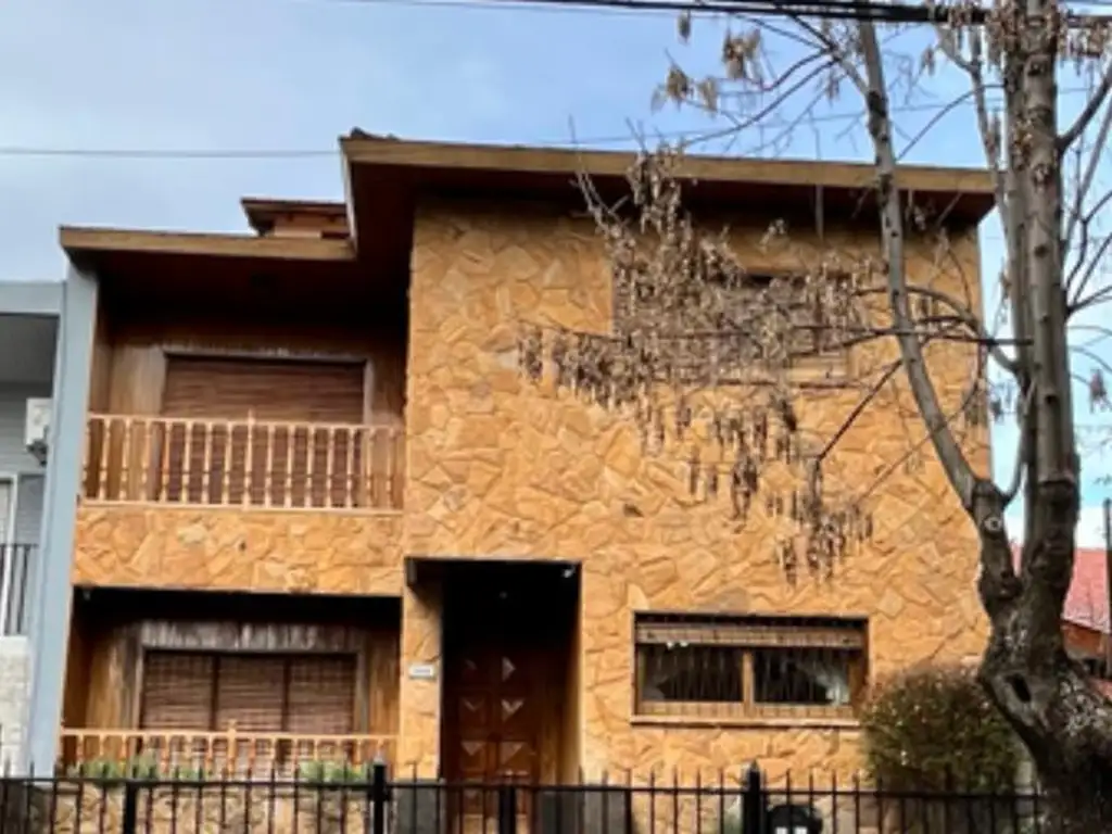 Venta Casa  Olivos  6 amb  lote de 8,66 x  44 mts TOMA PROPIEDAD EN PARTE DE PAGO