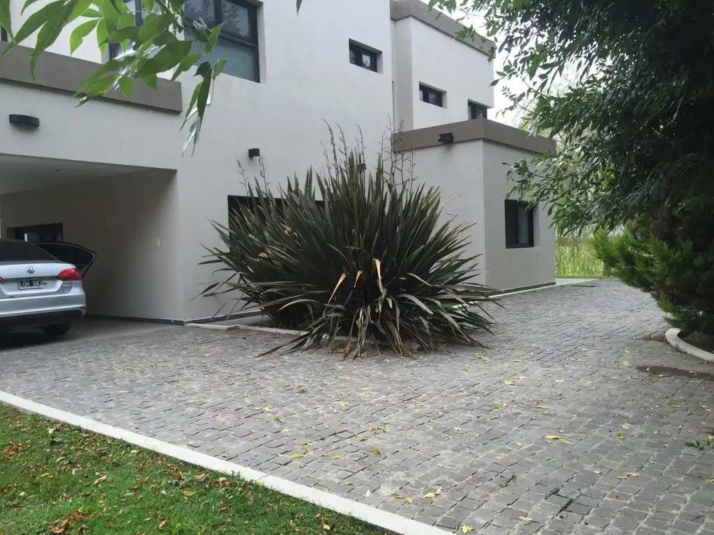 Casa en  venta en Haras del Sur I