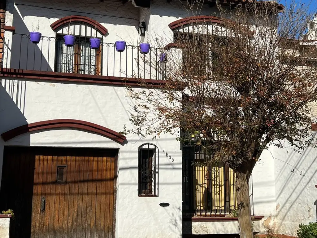 Muy buen casa con jardin y pileta, excelente ubicacion