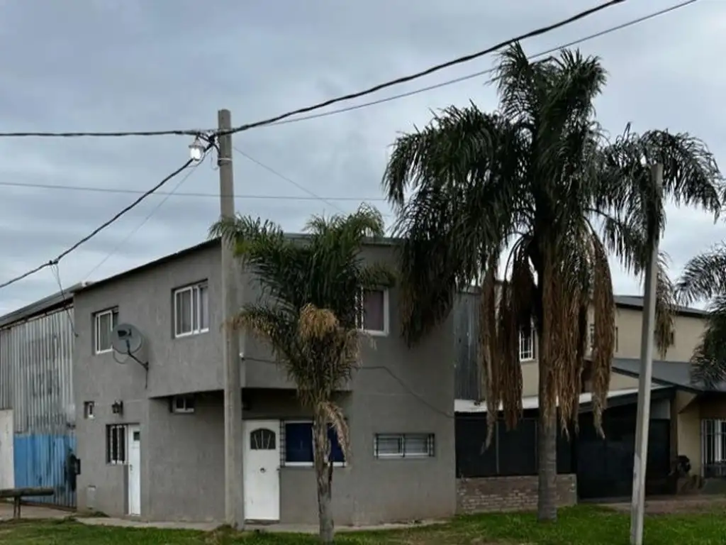 SE VENDE CASA-GALPON-DEPARTAMENTOS SOBRE RUTA 11