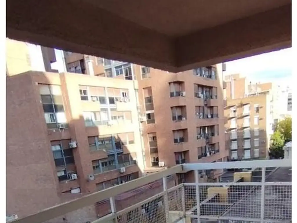 VENDO AMPLIO DPTO ZONA TRIBUNALES - 4 DORM / BALCON GRANDE