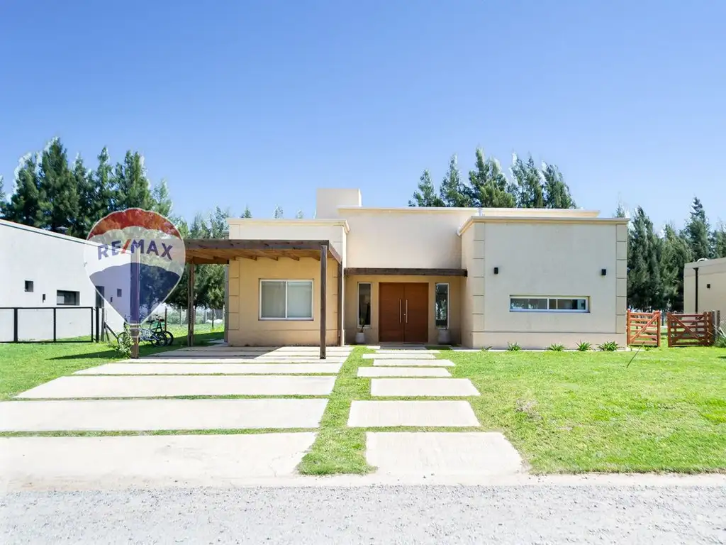 CASA 5 AMBIENTES EN VENTA LAGOS DE SAN ELISEO