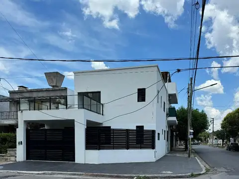 EXCELENTE CASA EN MORON. A ESTRENAR