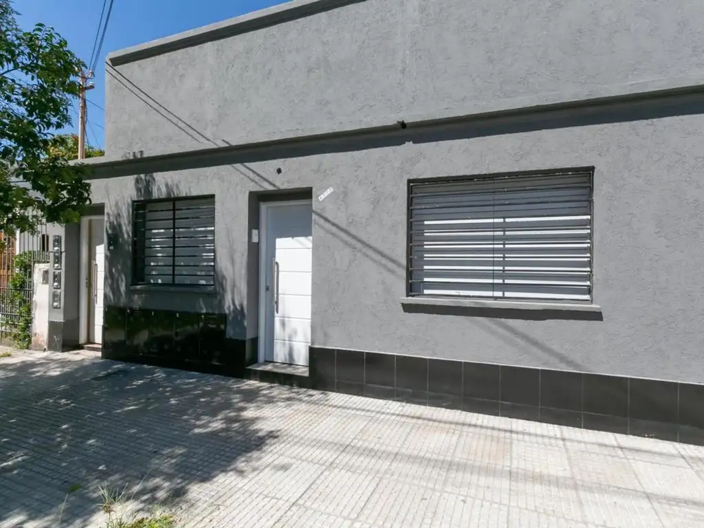 Casa en PH - 2 Dormitorios 1 Baño - 113Mts2 - Lanús Este