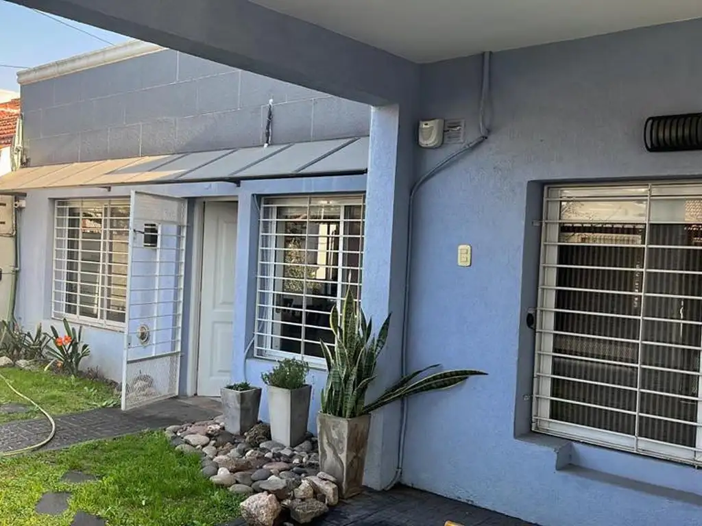 VENTA CASA AMERICANA EN LOTE DE 10 X 40 .OPORTUINDAD