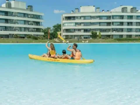 Lagoon Pilar, Calle Caamaño 1100