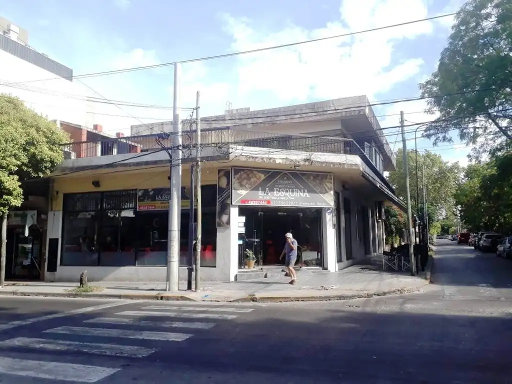 EXCELENTE UBICACIÒN  LOCAL EN ESQUINA CON 2 VIVIENDAS