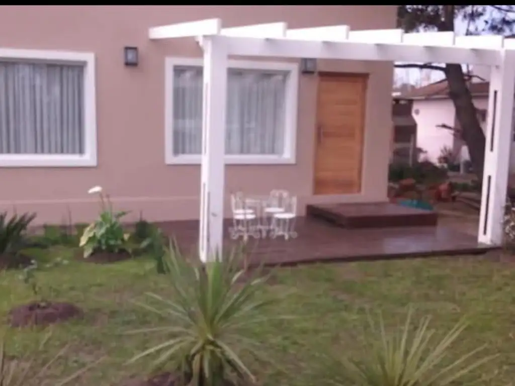 CASA EN VENTA  OSTENDE , PINAMAR