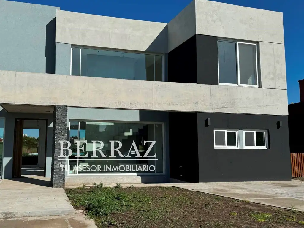 Casa Venta 5 ambientes en El Cantón barrio Golf Escobar lote de 775 m2