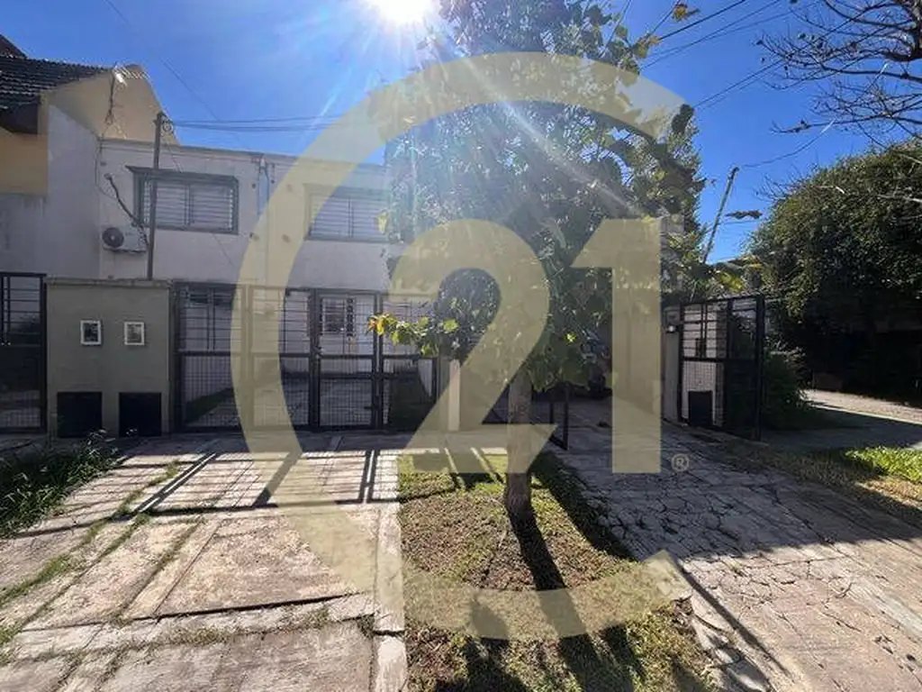 Casa - Venta - Argentina, Hurlingham - Maestra A. Gonzalez de Hecht 1000