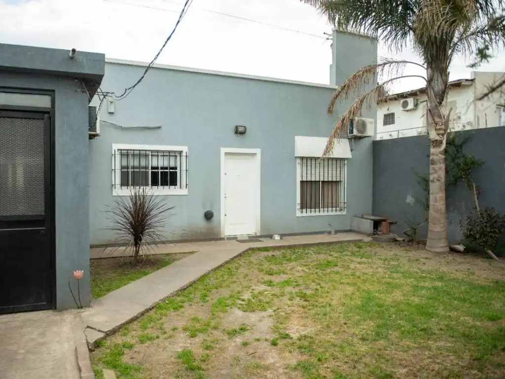 Casa en Venta. Tres Dormitorios. Patio. Calle 152 entre 69 y