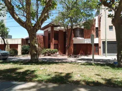 IMPORTANTE CASA a la VENTA. CASILDA. Lista para ser habitada! MORENO 2377. 3 DORMIT.