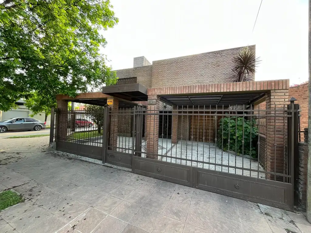 Casa - Parque Velez Sarsfield en Venta