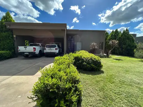 TRES DORMITORIOS CON PILETA A LA VENTA PUERTO ROLDAN
