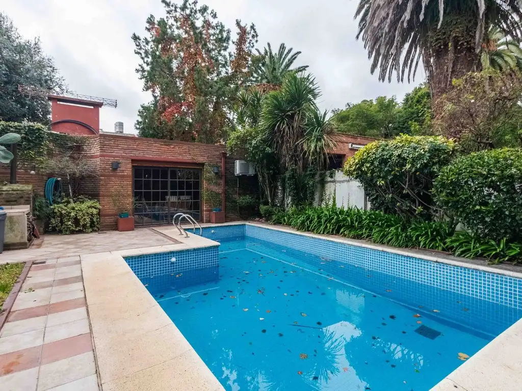 Venta Casa de 6 Ambientes, jardin,pileta,parrilla