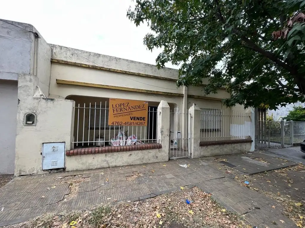 LOTE EN EXCELENTE UBICACIÓN 8,66X17, CON CASA A REFACCIONAR!