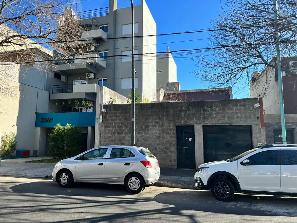 Casa a Reciclar, 5 amb. mas un duplex de 3 amb. Hermoso terreno. Muy buena ubicación