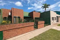 Casa en venta - 3 Dormitorios 3 Baños - Cochera - 300Mts2 - Villa Elvira, La Plata