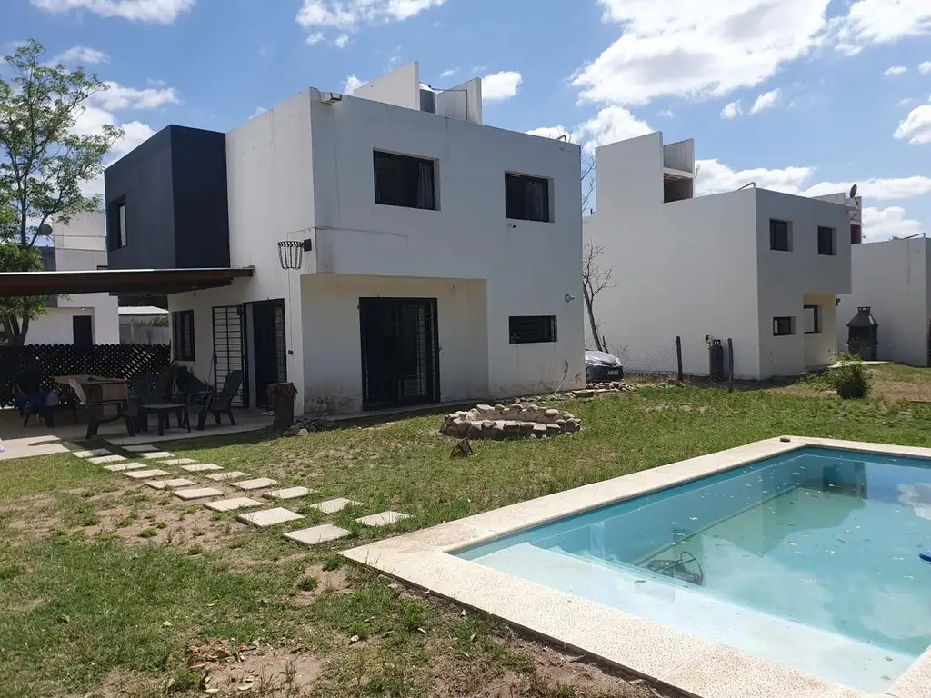 Alquilo Casa 3 Dorm - Housing en B° Villa Warcalde