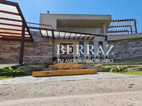 Casa en alquiler anual amoblado 5 ambientes en Haras Santa María El Atardecer Escobar lote de 961,30 m2