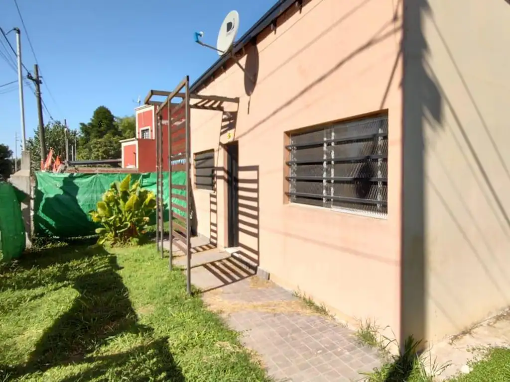 Casa en venta - 2 dormitorios 1 baño - 50mts2 - Villa Elisa, La Plata