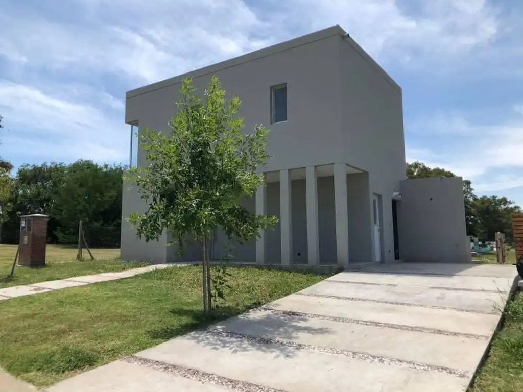 VENTA CASA EN SANTA ELENA ; PILAR DEL ESTE .