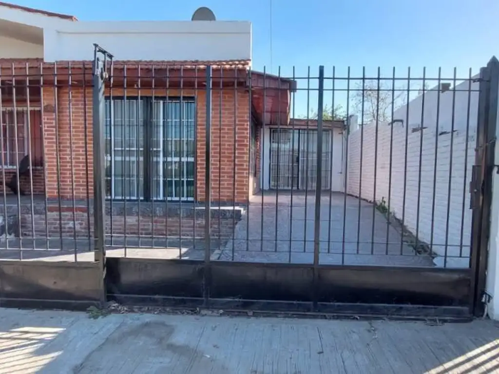 VENTA CASA 4 AMB + MONOAMBIENTE