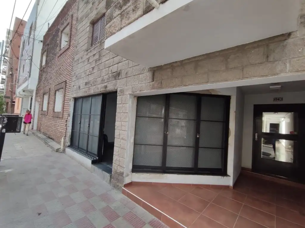 SE VENDE LOCAL COMERCIAL EN ZONA COMERCIAL