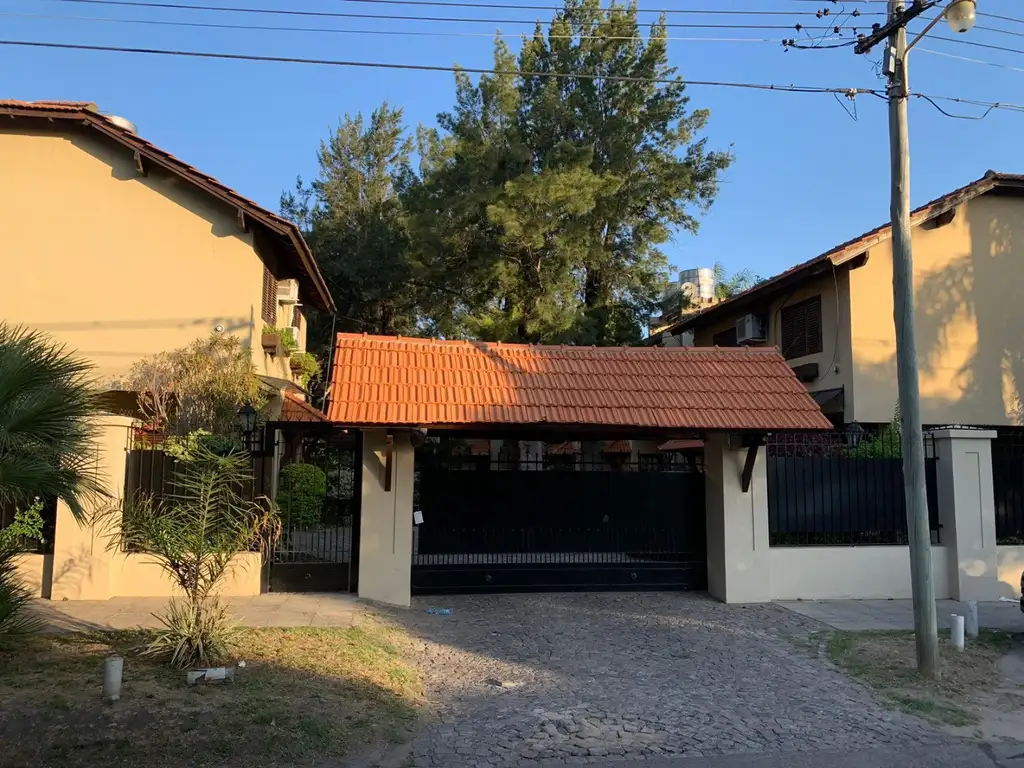 VENDO CHALET DE DOS PLANTAS EN COMPLEJO CERRADO EN PADUA SUR