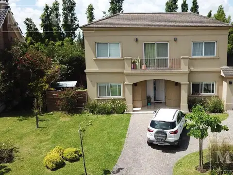 Muy linda casa en Alquiler Anual en La Alameda, Nordelta.