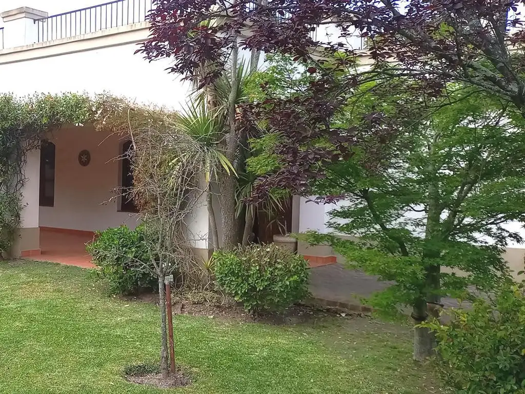 Casa colonial en venta en Country Banco Provincia, 4 ambientes.