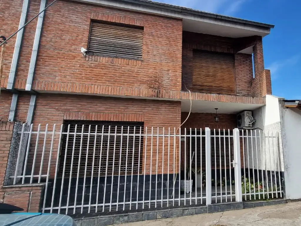 EN VENTA CASA TIPO PH DE 4 AMBIENTES EN EXCELENTE ESTADO; LOCALIZADA EN MARTÍN CORONADO - FICHA 9992