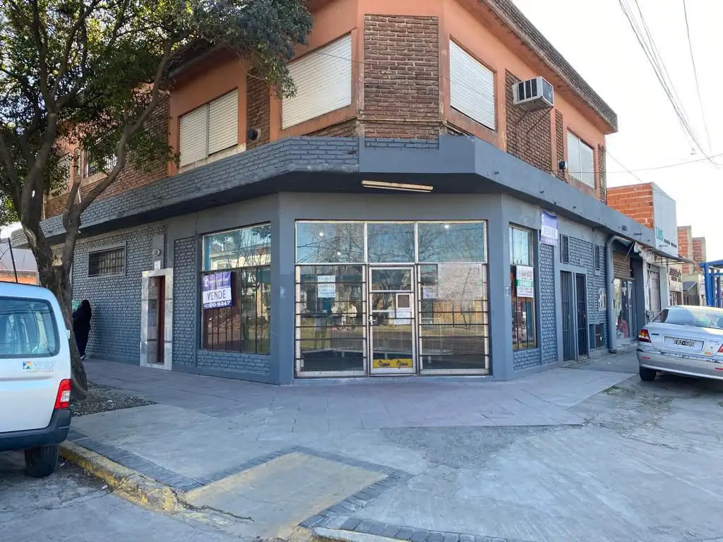 VENTA LOCAL COMERCIAL BERAZATEGUI CON COCHERA