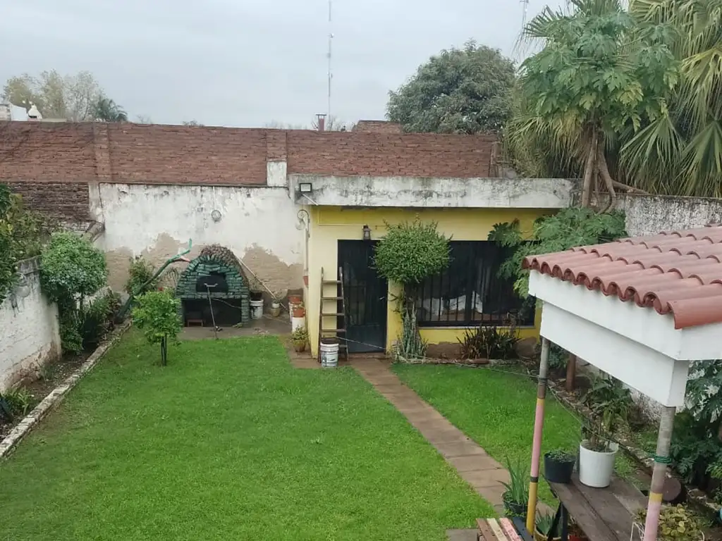 Venta Casa 3 Dormitorios Parque y Cochera Bº. Cura