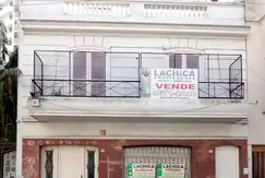 TIPO CASA DE 6 AMBIENTES, CON ENTRADA INDEPENDIENTE.