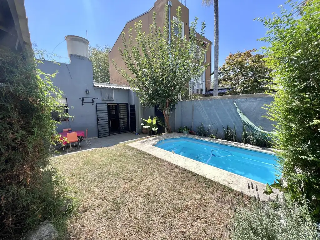 Canchera Casa en venta con JARDIN Y PILETA en Martinez