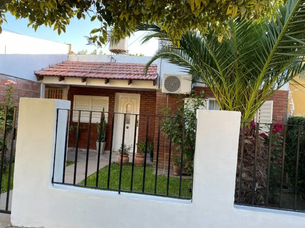 Lote con 2 construcciones en Venta Lisandro Olmos