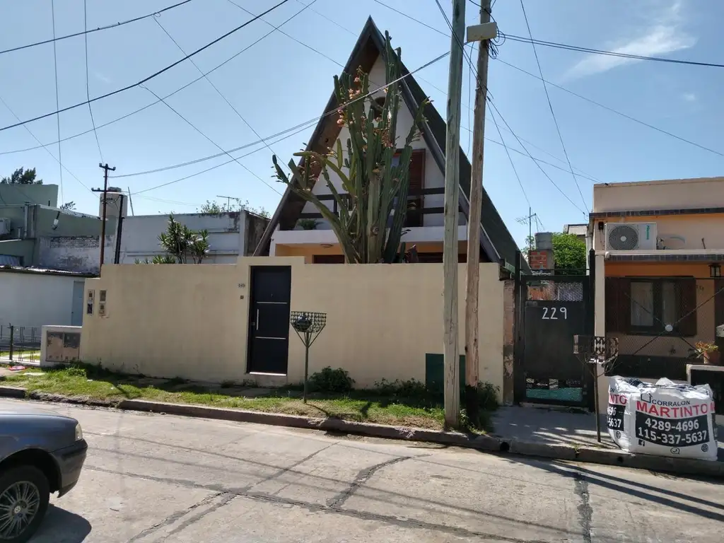 En lote propio, 2 casas independientes (ideal 2 familias)