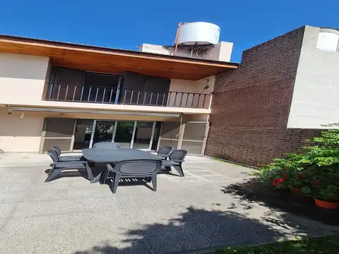 Excelente casa apta crédito a la venta en el barrio Mirador de Luján