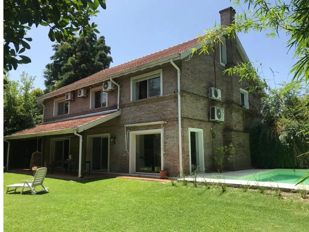 Casa Linda y Comoda con Buen Jardín, Pileta y Galería en Alq - Foto 0