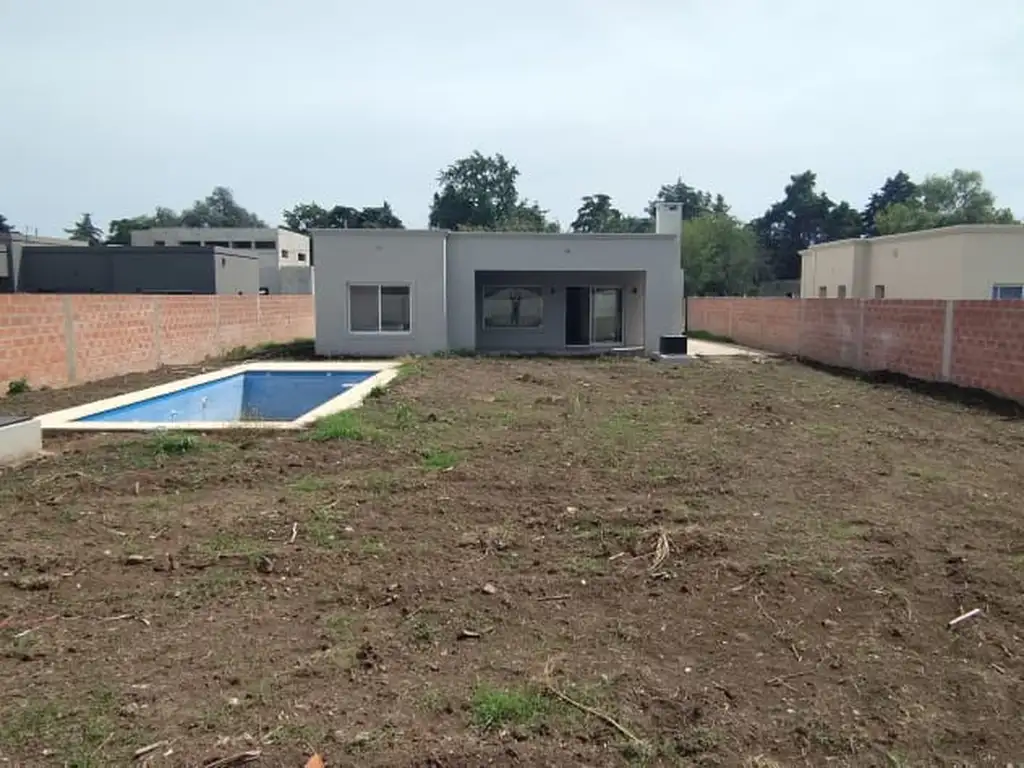 VENTA CASA 4 AMBIENTES PILAR - DERQUI