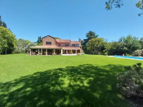 Casa en venta B° Praderas de San Ignacio