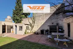 Casa 3 ambientes con local, garaje y jardín. Villa Martelli- Vicente López  Casa