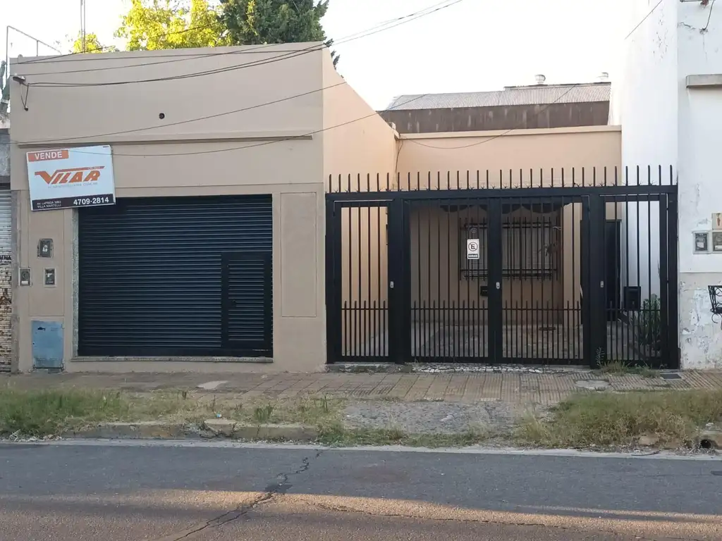 Casa 3 ambientes con local, garaje y jardín. Villa Martelli- Vicente López  Casa