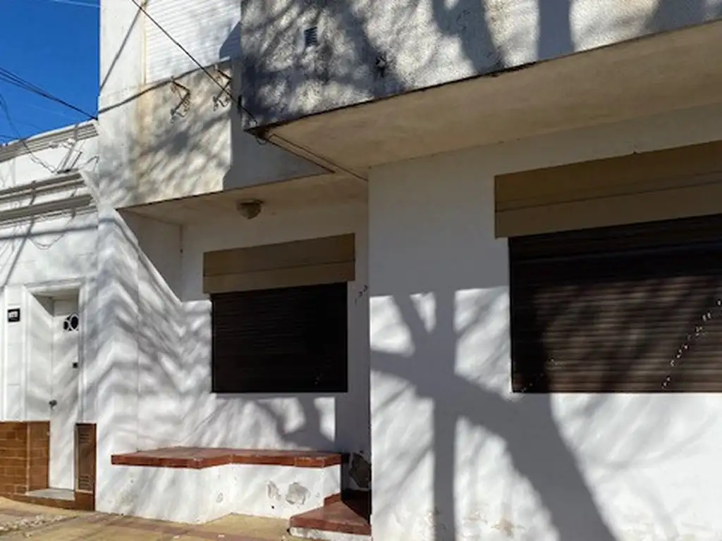 EXCELENTE OPORTUNIDAD! DOS DORMITORIO Y PATIO EN PLANTA BAJA AL FRENTE