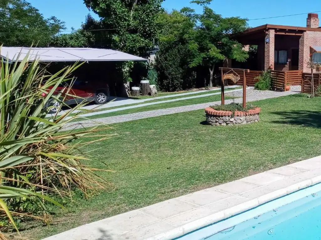 Venta casa estilo chalet en Villa Eden -LA FALDA